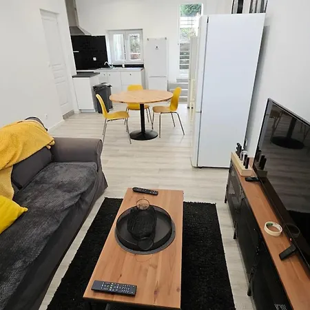 Maison De *